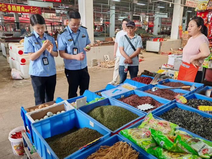 筑牢“放心吃”安全防線(xiàn)！成都召開(kāi)農(nóng)產(chǎn)品批發(fā)市場(chǎng)監(jiān)管現(xiàn)場(chǎng)會(huì)